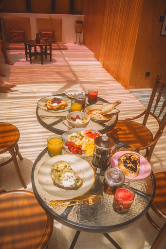 Food & Drinks 9