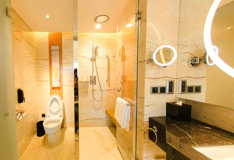 Bathroom 5, Doubletree By Hilton Yantai Golden Coast, Yantai