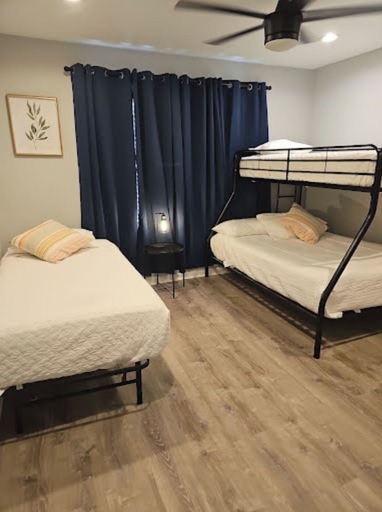 Bedroom 2, Comfortable 5br/2.5ba Family Home Near Riverwalk, Bexar
