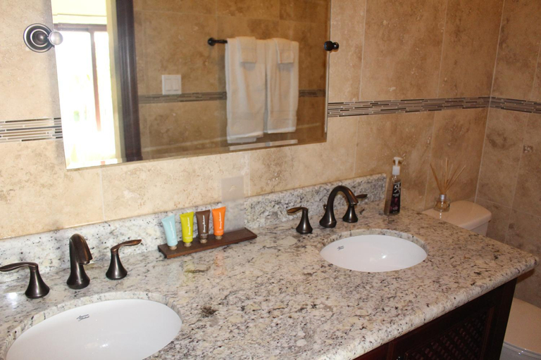Bathroom 4, The Meridian at Lighthouse Point, Roatán