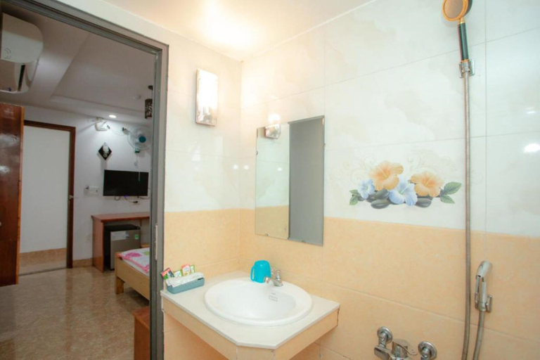 Bathroom 5, Khanh Gia Hotel, Da Nang