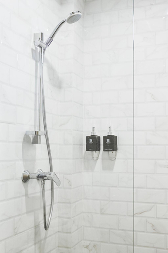 Bathroom 10