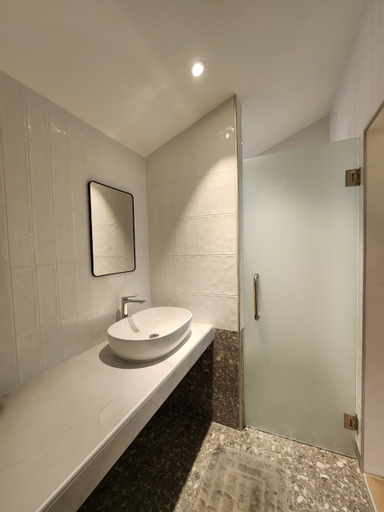 Bathroom 23