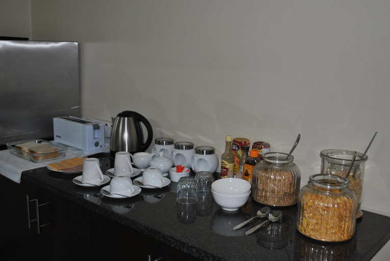 Food & Drinks 3, Amaris Guesthouse, Ngaka Modiri Molema