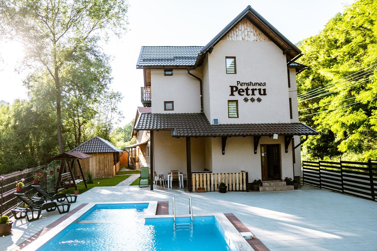 Others 5, Pensiunea Petru, Sugag