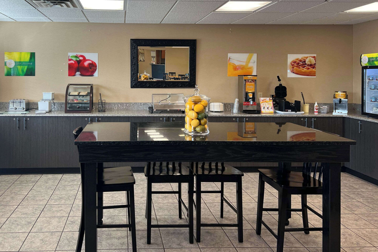 Food & Drinks 4, Quality Inn Huntington University Area, Cabell