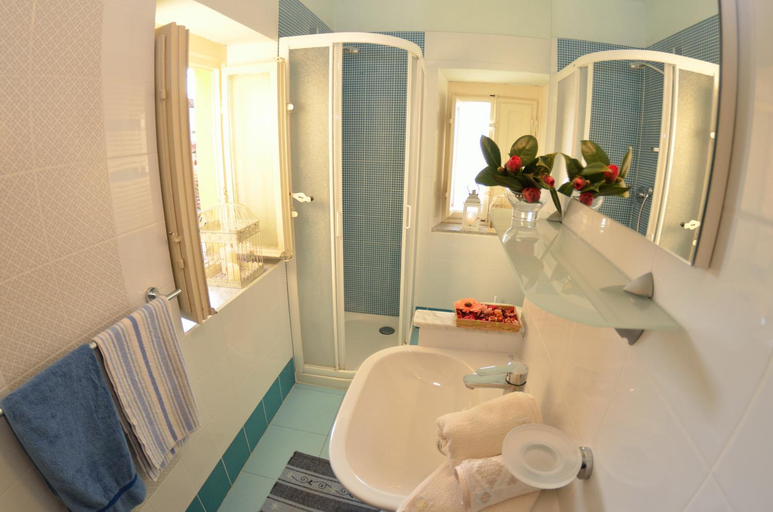 Bathroom 3, Lucca Retreat with Pool, Lucca