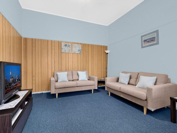 Others, Hutton Hide Away, Wyong - North-East