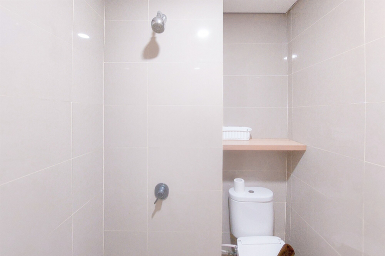 Bathroom 5, Good Place And Relaxing Studio Apartment At B Residence, Tangerang Selatan