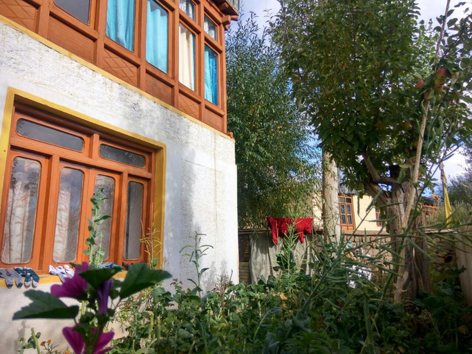 Others 2, Achina, Leh