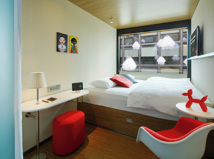 Bedroom 3, citizenM Tower of London, London