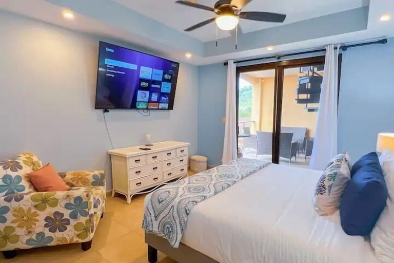 Room 5, Bahia Encantada G5, Garabito