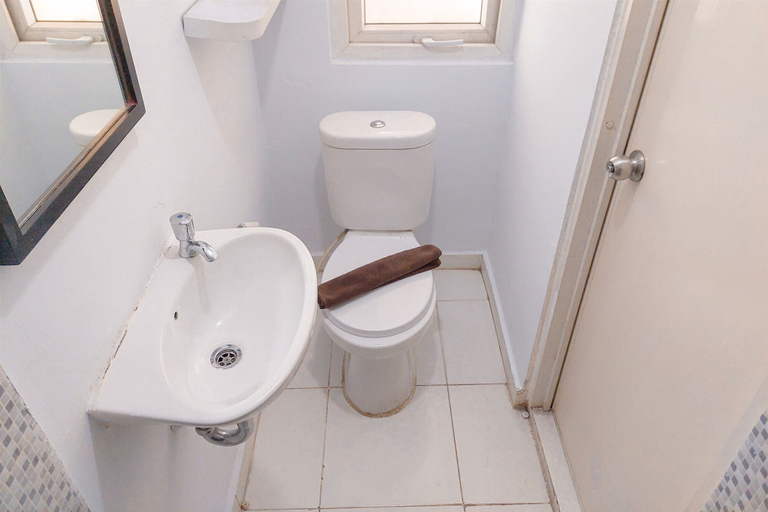 Bathroom 5, Good Studio Apartment (No Kitchen) At Aeropolis Residence, Tangerang