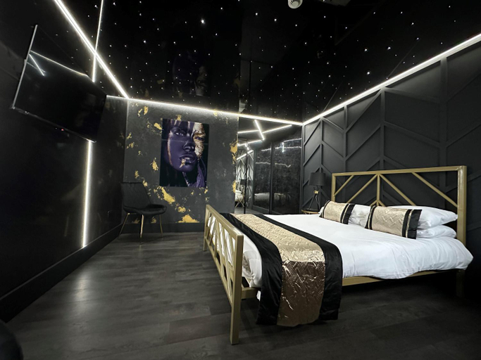 Bedroom 2, The Great House Hotel, Bridgend
