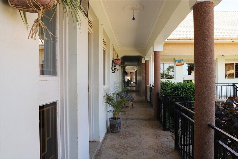 Others 5, Hotel Judith, Aswa