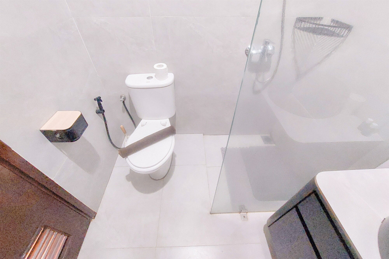 Bathroom 4, Good And Modern Look 2Br At Asatti Apartment, Tangerang Selatan