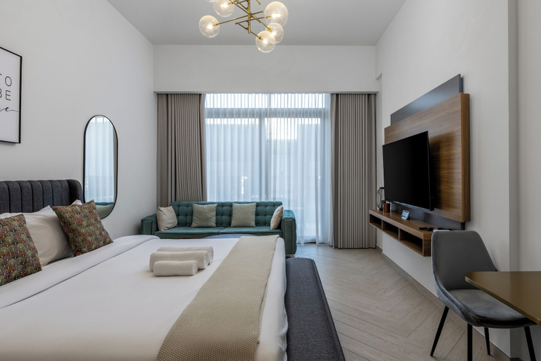Room 2, Waves - Elegant Oxford 212 Studio in JVC with City Views, Dubai