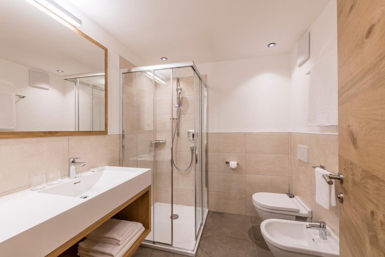 Bathroom 3, Hotel Weisses Rossl 3Sup, Bolzano