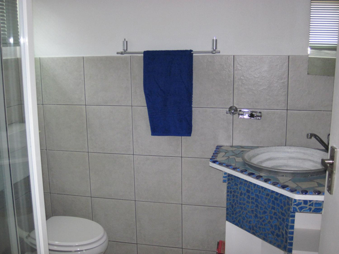 Bathroom 2, Serenity Nhabanga, Bilene, Bilene