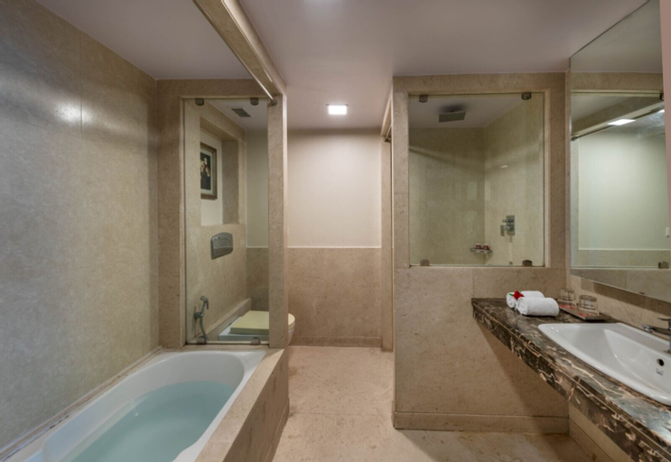 Bathroom 10