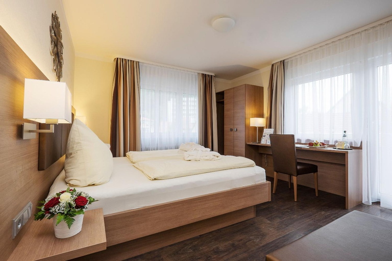 Bedroom 1, Hotel-Gasthaus Adler, Lörrach