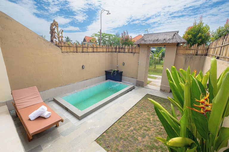 Swimming Pool 13