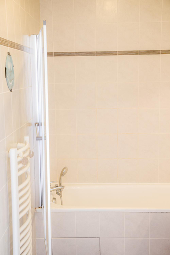 Bathroom 2, Appart'cosy Lyon Est, Rhône