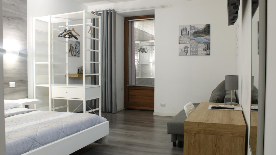 Others 5, B&B Garosa, Ragusa
