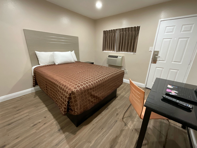 Bedroom 4, State Motel, Los Angeles