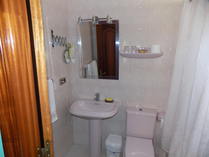 Bathroom 5, Hotel Imperial, Asturias