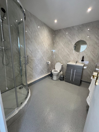Bathroom 5, High Corner Hotel, Rhondda, Cynon, Taff