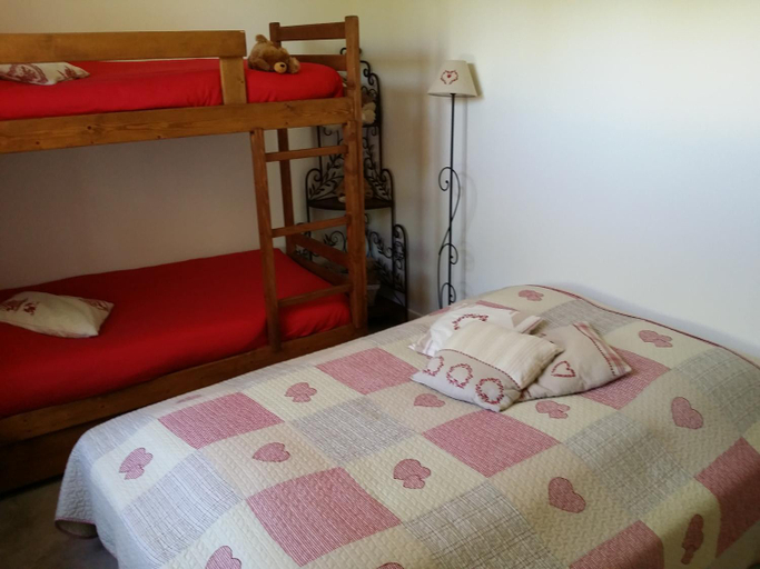 Bedroom 2, Au gite Dolois, Jura