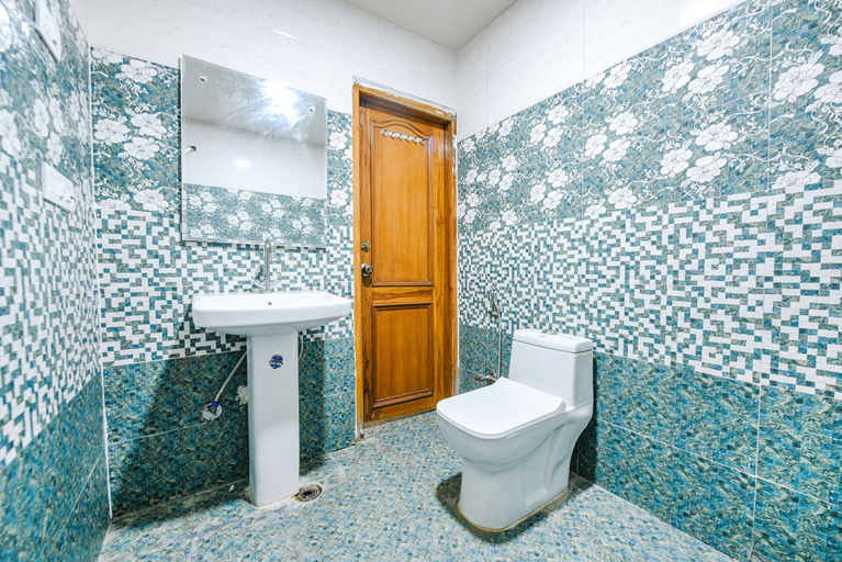 Bathroom 4, FabExpress Galaxy II, Faridabad