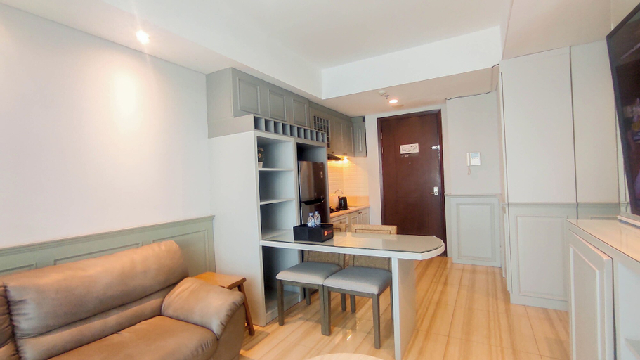 Living area 3, Beautiful And Homey 2Br At Grand Sungkono Lagoon Apartment, Surabaya