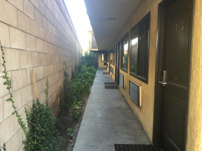 Others 5, Sierra Inn, Los Angeles
