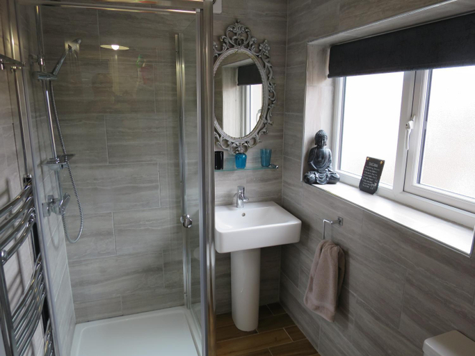 Bathroom 5, Parkside Apartments, Gateshead