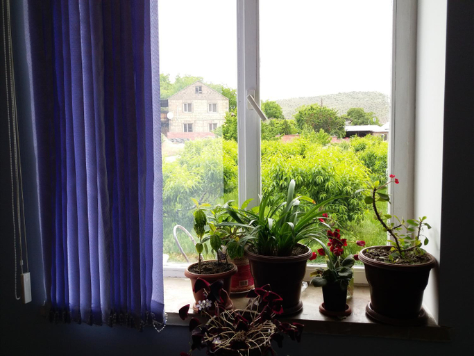 Others 3, Areni Tavern-B&B