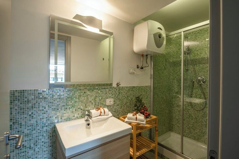 Bathroom 3, Mamo Florence - Proconsolo Bargello Apartment, Florence