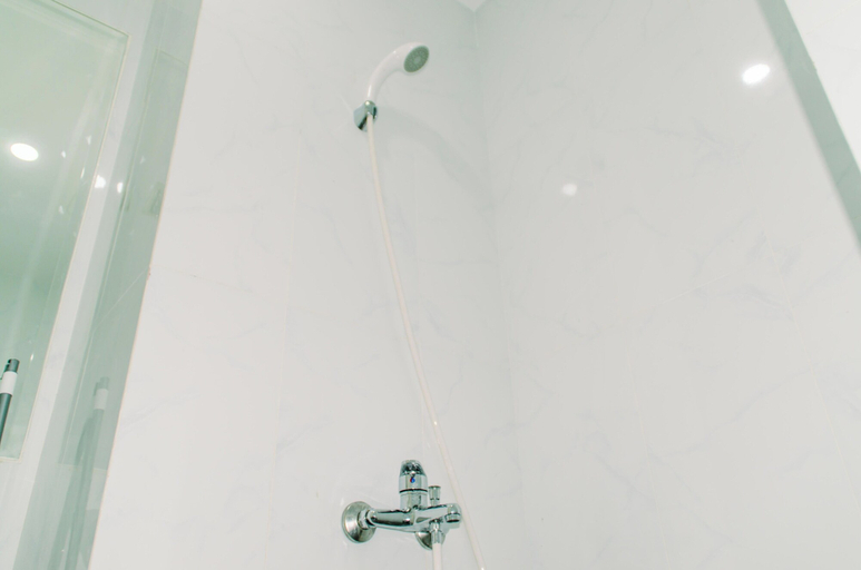 Bathroom 5, Nice Studio Apartment At Urban Height Residence, Tangerang Selatan