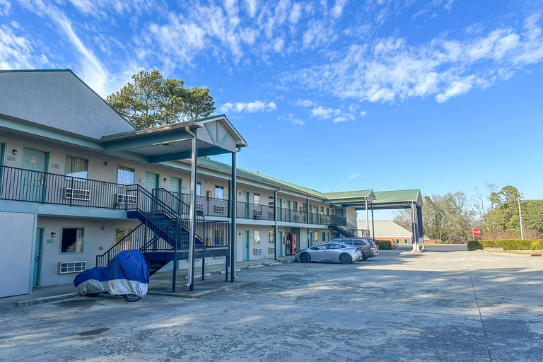 Exterior & Views 5, Garden Inn & Suites, Floyd