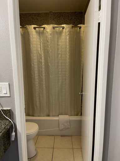 Bathroom 3, El Segundo Inn, Los Angeles