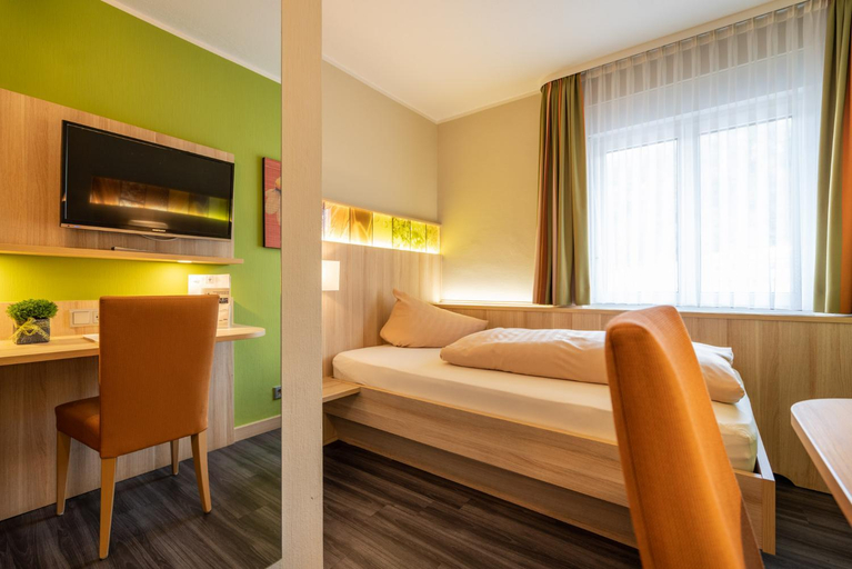 Bedroom 3, Hotel-Gasthaus Adler, Lörrach