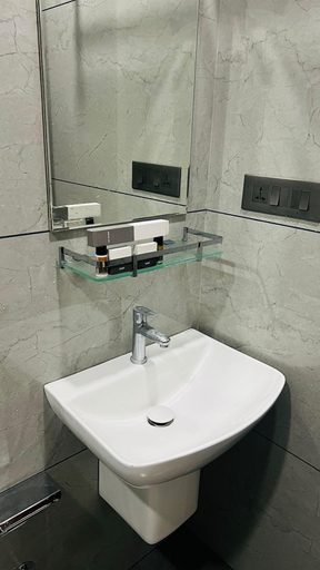 Bathroom 4, THE LOTAZ HOTEL, Ernakulam