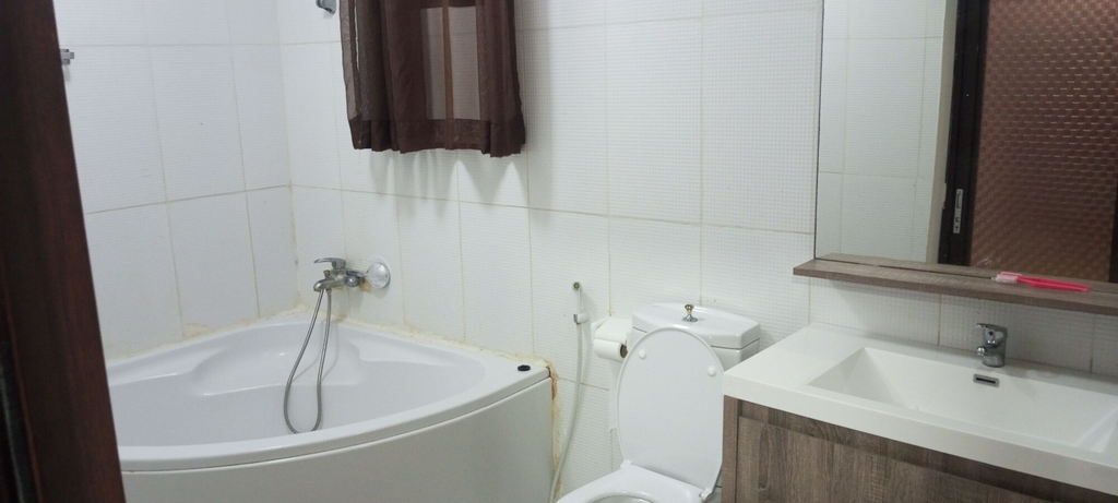 Bathroom, KalBock Apartment, Greater Monrovia