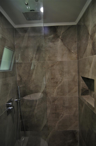 Shower 4, Antigonis Garden House, Crete