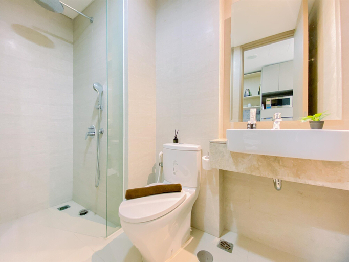 Bathroom 3, Good Place And Strategic Studio Gold Coast Apartment Pik, Jakarta Utara