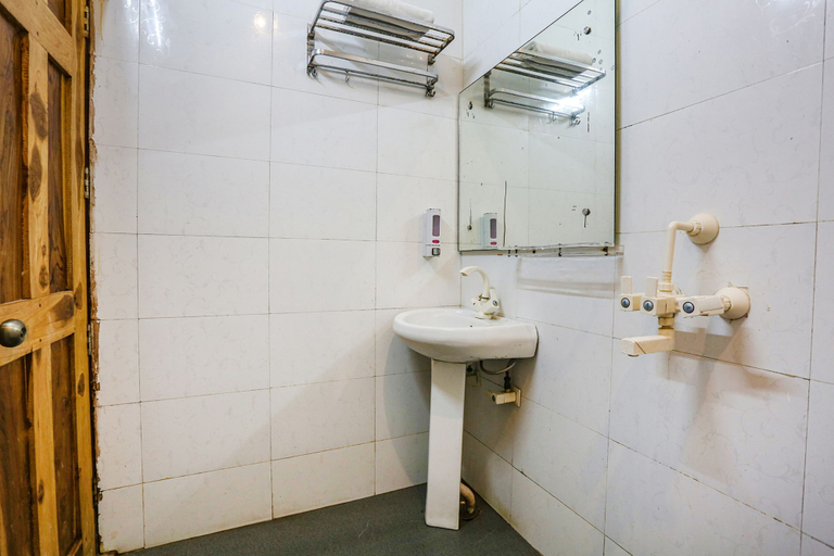 Bathroom, Fabhotel Sangita Dham, Mathura