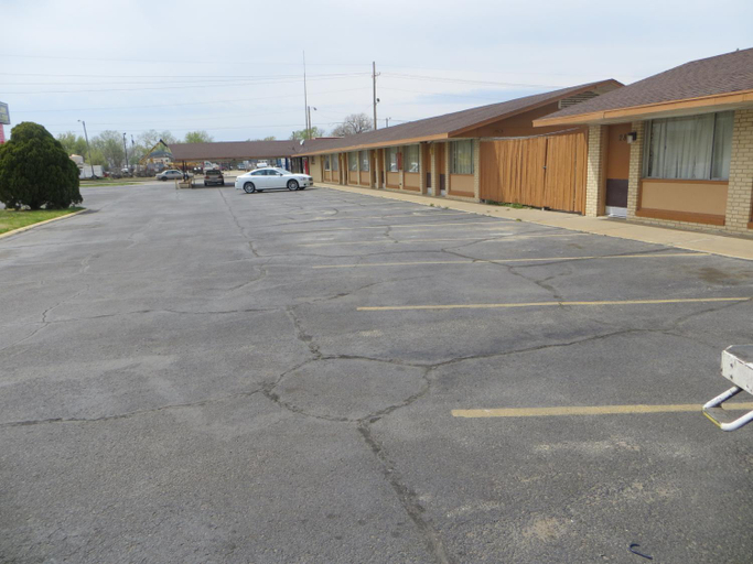 Others 5, Traveler's Lodge, Saline