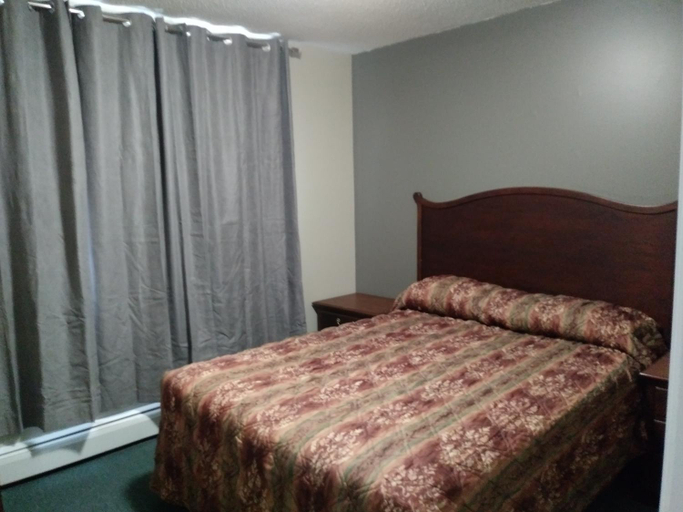 Bedroom 3, Aries Motel, Division No. 14