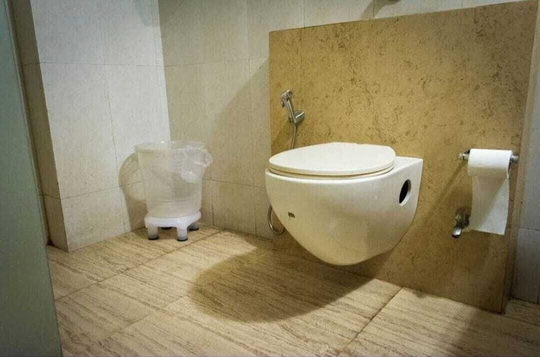 Bathroom, sagar Inn, Gurgaon